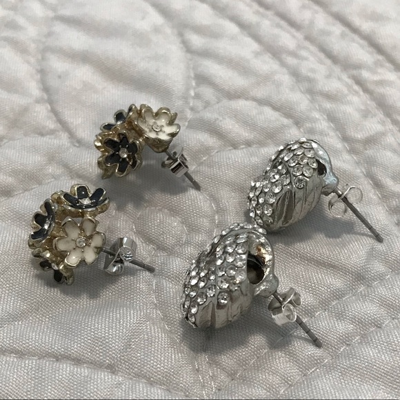 Set of 2 Earrings - Picture 4 of 9